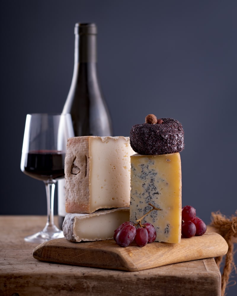 ©Studio Pixellie - Photographie culinaire -plateau de fromages et vin